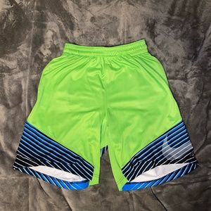 Nike Elite Shorts Size: Medium